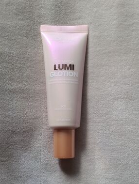 L'Oreal Lumi Glotion - 901 - Fair Glow